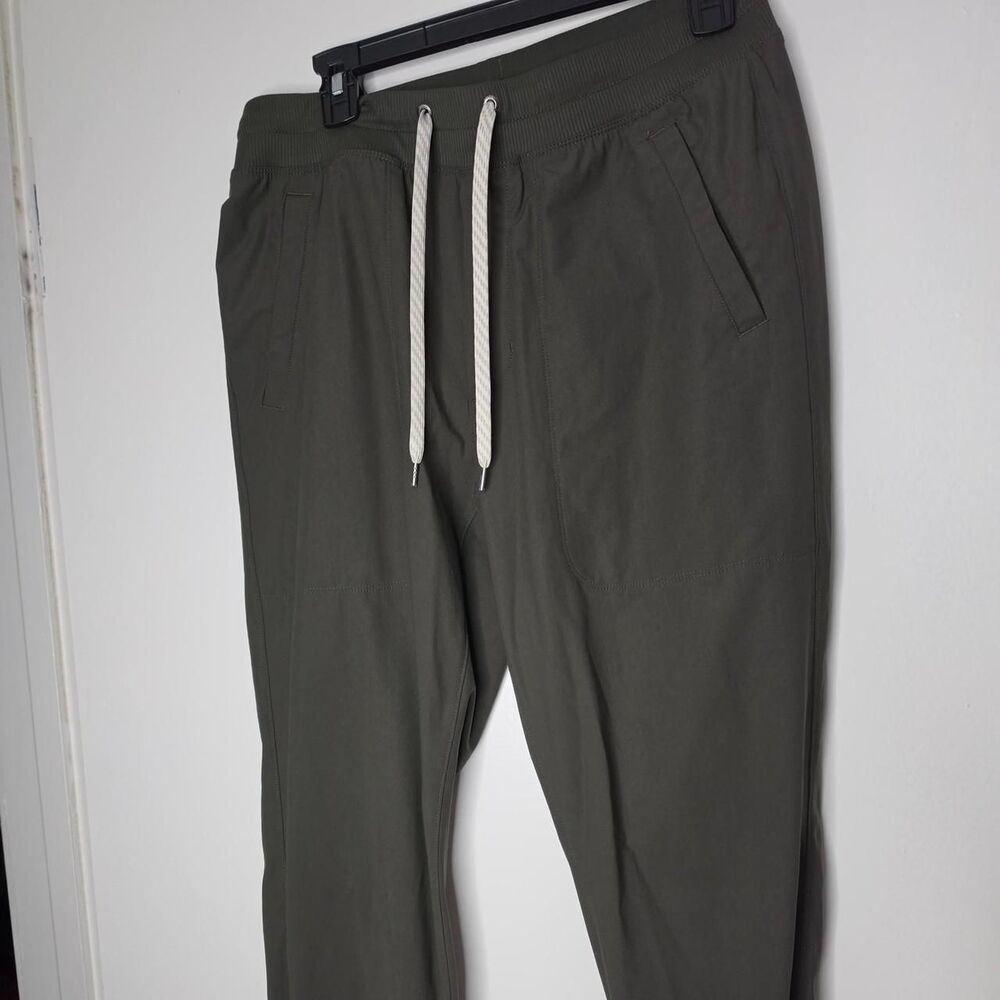 Vuori Men's Green and Khaki Joggers-tracksuits